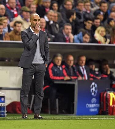 03.05.2016, Fussball UEFA Champions League 2015 2016, Halbfinale, Rückspiel, FC Bayern München - Atletico Madrid, in der Allianz-Arena München, Trainer Pep Guardiola (FC Bayern München) nachdenklich. 
