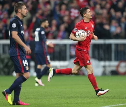 SOCCER - CL, Bayern vs Atletico MUNICH,GERMANY,03.MAY.16 - SOCCER - UEFA Champions League, semifinal, FC Bayern Muenchen vs Atletico Madrid. Image shows Gabi (Atletico) and Robert Lewandowski (Bayern). GEPAxpictures xThomasxBachun
