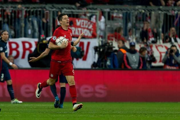 Dienstag. 03.05.2016, Champions League - Halbfinale, Rueckspiel in Muenchen, Saison 2015 2016, FC Bayern Muenchen - Atletico Madrid, v-l Robert LEWANDOWSKI (FCB) nach seinem treffer zum 2:1 DeFodi507