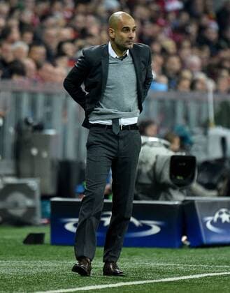 03.05.2016, xjhx, Fussball Champions League, FC Bayern Muenchen - Atletico Madrid, emspor, v.l. Josep Pep Guardiola (Trainer FC Bayern Muenchen) gibt Anweisungen, gestikuliert, mit den Armen gestikulieren gives instructions, gesticulate, gesticolando. Muenchen