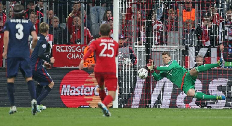 SOCCER - CL, Bayern vs Atletico MUNICH,GERMANY,03.MAY.16 - SOCCER - UEFA Champions League, semifinal, FC Bayern Muenchen vs Atletico Madrid. Image shows Filipe Luis, Fernando Torres (Atletico), Thomas Mueller and Manuel Neuer (Bayern). GEPAxpictures xThomasxBachun