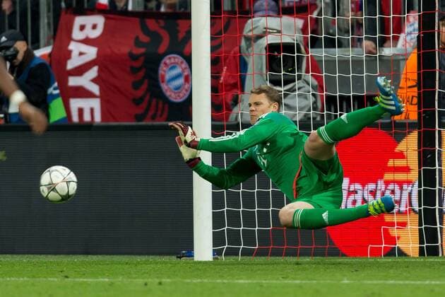 Dienstag. 03.05.2016, Champions League - Halbfinale, Rueckspiel in Muenchen, Saison 2015 2016, FC Bayern Muenchen - Atletico Madrid, v-l Torwart Manuel NEUER (FCB) haelt den elfmeter von Fernando Torres (Atletico) DeFodi507