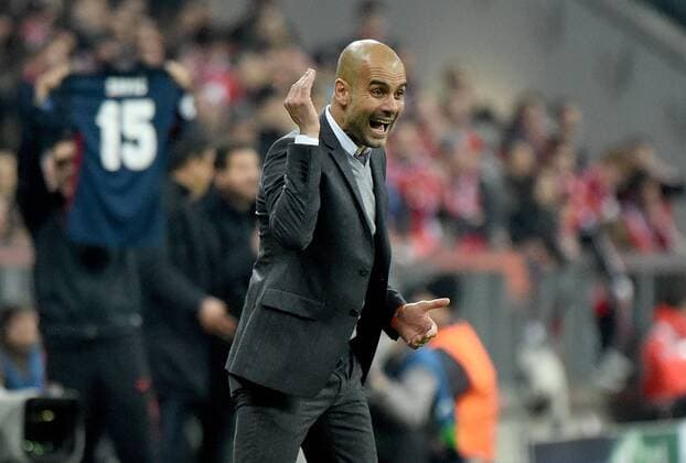 03.05.2016, xjhx, Fussball Champions League, FC Bayern Muenchen - Atletico Madrid, emspor, v.l. Josep Pep Guardiola (Trainer FC Bayern Muenchen) gibt Anweisungen, gestikuliert, mit den Armen gestikulieren gives instructions, gesticulate, gesticolando. Muenchen