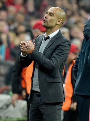 03.05.2016, xjhx, Fussball Champions League, FC Bayern Muenchen - Atletico Madrid, emspor, v.l. Josep Pep Guardiola (Trainer FC Bayern Muenchen) enttaeuscht, enttaeuscht schauend, dissapointed gibt Anweisungen, gestikuliert, mit den Armen gestikulieren gives instructions, gesticulate, gesticolando. Muenchen