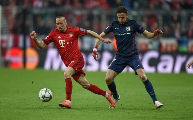 FUSSBALL CHAMPIONS LEAGUE SAISON 2015 2016 HALBFINALE RUECKSPIEL FC Bayern Muenchen - Atletico Madrid 03.05.2016 Franck Ribery (li, FC Bayern Muenchen) gegenSaul Niguez (re, Atletico Madrid) 