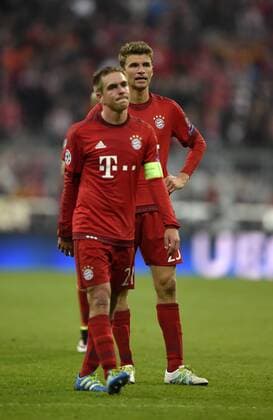 03.05.2016, Fussball UEFA Champions League 2015 2016, Halbfinale, Rückspiel, FC Bayern München - Atletico Madrid, in der Allianz-Arena München, v.li: Frust bei Philipp Lahm (FC Bayern München) und Thomas Müller (FC Bayern München) nach dem Ausscheiden. 