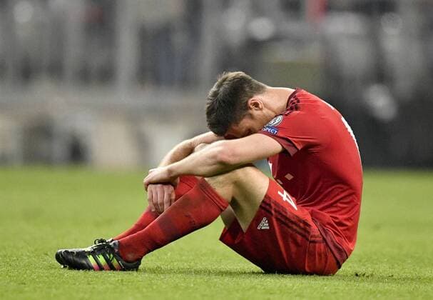 Enttäuaschung bei Xabi Xabier Olano Alonso FC Bayern München FC Bayern München FCB vs Atletico Madrid UEFA Champions-League CL Halbfinale Rückspiel Saison 2015 2016 München Allianz Arena 03.05.2016 FC Bayern München FCB vs Atletico Madrid