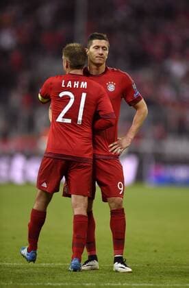 03.05.2016, Fussball UEFA Champions League 2015 2016, Halbfinale, Rückspiel, FC Bayern München - Atletico Madrid, in der Allianz-Arena München, v.li: Frust bei Philipp Lahm (FC Bayern München) und Robert Lewandowski (FC Bayern München) nach dem Ausscheiden. 