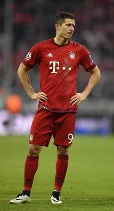 03.05.2016, Fussball UEFA Champions League 2015 2016, Halbfinale, Rückspiel, FC Bayern München - Atletico Madrid, in der Allianz-Arena München, v.li: Frust bei Robert Lewandowski (FC Bayern München) nach dem Ausscheiden. 
