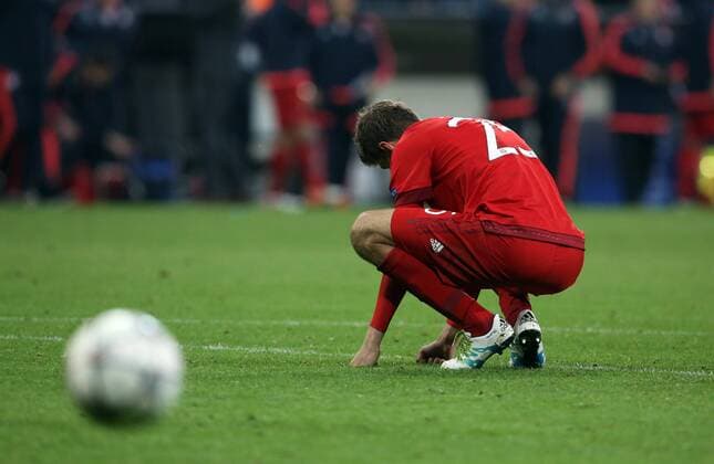 Thomas Müller enttäuscht nach Spielende Enttäuschung Fußball Fussball Halbfinale UEFA Championsleague Herren Saison 2015 2016 03.05.2016 FC Bayern München vs. Atletico Madrid