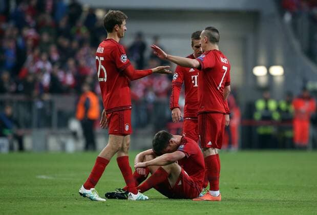 Thomas Müller, Xabi Alonso, Franck Ribery, Philipp Lahm enttäuscht nach Spielende Enttäuschung Fußball Fussball Halbfinale UEFA Championsleague Herren Saison 2015 2016 03.05.2016 FC Bayern München vs. Atletico Madrid