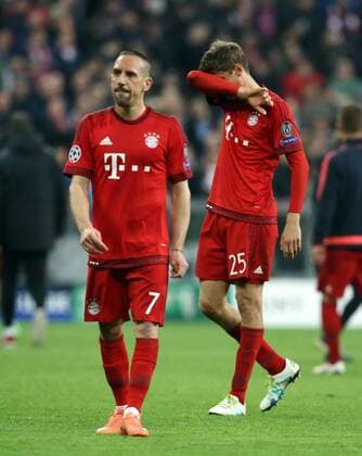 Franck Ribery, Thomas Müller enttäuscht nach Spielende Enttäuschung Fußball Fussball Halbfinale UEFA Championsleague Herren Saison 2015 2016 03.05.2016 FC Bayern München vs. Atletico Madrid