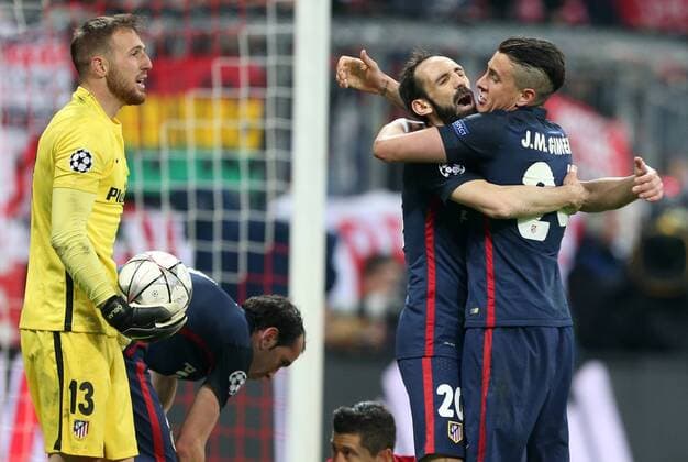 SOCCER - CL, Bayern vs Atletico MUNICH,GERMANY,03.MAY.16 - SOCCER - UEFA Champions League, semifinal, FC Bayern Muenchen vs Atletico Madrid. Image shows the rejoicing of Jan Oblak, Jose Maria Gimenez and Juanfran (Atletico). GEPAxpictures xThomasxBachun