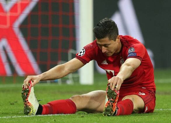 SOCCER - CL, Bayern vs Atletico MUNICH,GERMANY,03.MAY.16 - SOCCER - UEFA Champions League, semifinal, FC Bayern Muenchen vs Atletico Madrid. Image shows the disappointment of Robert Lewandowski (Bayern). GEPAxpictures xThomasxBachun