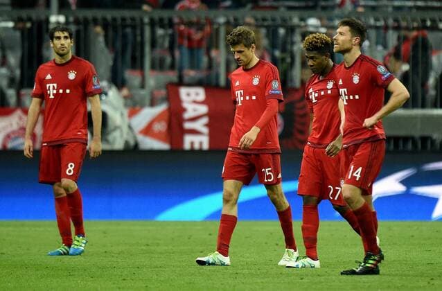 03.05.2016, xjhx, Fussball Champions League, FC Bayern Muenchen - Atletico Madrid, emspor, v.l. Javi Martinez (FC Bayern Muenchen), Thomas Mueller (FC Bayern Muenchen), David Alaba (FC Bayern Muenchen), Xabi Alonso (FC Bayern Muenchen) enttaeuscht, enttaeuscht schauend, dissapointed Muenchen