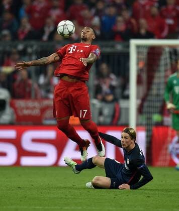 FUSSBALL CHAMPIONS LEAGUE SAISON 2015 2016 HALBFINALE RUECKSPIEL FC Bayern Muenchen - Atletico Madrid 03.05.2016 Jerome Boateng (li, FC Bayern Muenchen) gegen Fernando Torres (Atletico Madrid) 