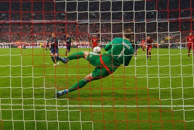 GER, UEFA CL, FC Bayern Muenchen (GER) vs Atletico Madrid (ESP) 03.05.2016, Allianz Arena, Muenchen, GER, UEFA CL Halbfinale Rueckspiel, FC Bayern Muenchen vs Atletico Madrid im Bild Manuel Neuer (FCB 1) haelt den elfmeter nordphotoxStraubmeier