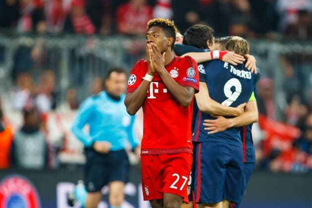 GER, UEFA CL, FC Bayern Muenchen (GER) vs Atletico Madrid (ESP) 03.05.2016, Allianz Arena, Muenchen, GER, UEFA CL Halbfinale Rueckspiel, FC Bayern Muenchen vs Atletico Madrid im Bild David Alaba (FCB 27) entauscht nordphotoxStraubmeier