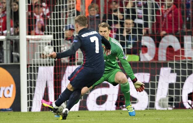 München, 03.05.2016, Allianz Arena Tor zum 1:1 durch Antoine Griezmann (Atletico) gegen Torwart Manuel Neuer (FCB) FC Bayern München vs. Atletico Madrid mm