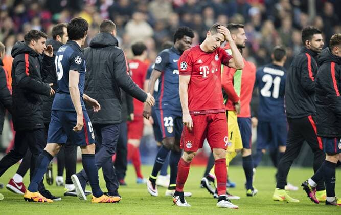 München, 03.05.2016, Allianz Arena Robert Lewandowski (FCB) enttäuscht FC Bayern München vs. Atletico Madrid mm