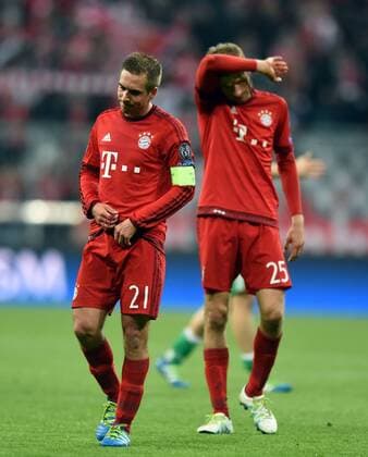 Championsleague Halbfinale: FC Bayern München - Atletico Madrid 03.05.2016. Enttäuschte Bayern nach dem Schlußpfiff. Vorne: Philipp Lahm, dahinter Thomas Müller. HM