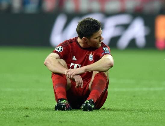 Championsleague Halbfinale: FC Bayern München - Atletico Madrid 03.05.2016. Xabi Alonso (FCB) enttäuscht nach dem Schlußpfiff. HM