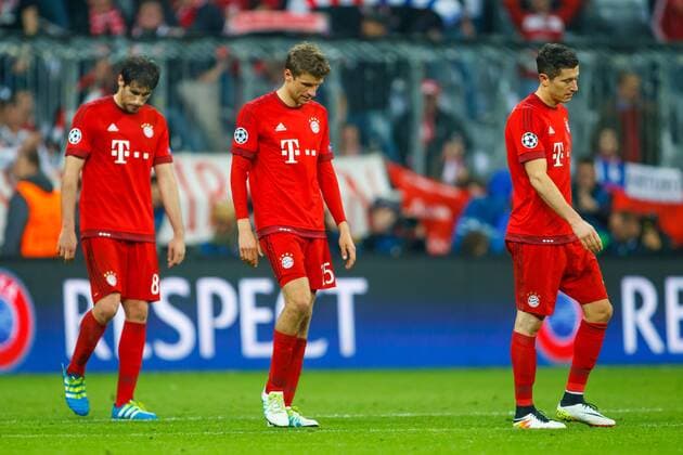 GER, UEFA CL, FC Bayern Muenchen (GER) vs Atletico Madrid (ESP) 03.05.2016, Allianz Arena, Muenchen, GER, UEFA CL Halbfinale Rueckspiel, FC Bayern Muenchen vs Atletico Madrid im Bild Javier Martinez Aguinaga (FCB 8) Thomas Mueller (FCB 25) Robert Lewandowski (FCB 9) entauscht nordphotoxStraubmeier