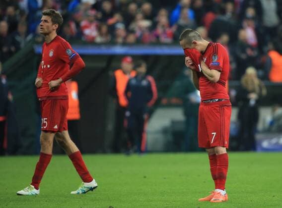 03.05.2016, CL Halbfinale, FC Bayern München vs Atletico Madrid, Allianz Arena, im Bild: Thomas Mueller (FCB) und Franck Ribery (FCB) geschlagen