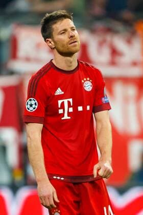 GER, UEFA CL, FC Bayern Muenchen (GER) vs Atletico Madrid (ESP) 03.05.2016, Allianz Arena, Muenchen, GER, UEFA CL Halbfinale Rueckspiel, FC Bayern Muenchen vs Atletico Madrid im Bild Xabi Alonso (FCB 14) entauscht nordphotoxStraubmeier