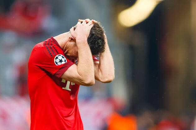 GER, UEFA CL, FC Bayern Muenchen (GER) vs Atletico Madrid (ESP) 03.05.2016, Allianz Arena, Muenchen, GER, UEFA CL Halbfinale Rueckspiel, FC Bayern Muenchen vs Atletico Madrid im Bild Xabi Alonso (FCB 14) entauscht nordphotoxStraubmeier