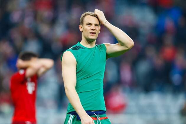 GER, UEFA CL, FC Bayern Muenchen (GER) vs Atletico Madrid (ESP) 03.05.2016, Allianz Arena, Muenchen, GER, UEFA CL Halbfinale Rueckspiel, FC Bayern Muenchen vs Atletico Madrid im Bild Manuel Neuer (FCB 1) entauscht nordphotoxStraubmeier