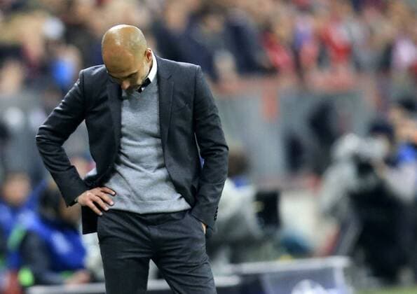 03.05.2016, Fussball UEFA Champions League 2015 2016, Halbfinale, Rückspiel, FC Bayern München - Atletico Madrid, in der Allianz-Arena München, Trainer Pep Guardiola (FC Bayern München) nachdenklich. 
