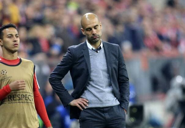 03.05.2016, Fussball UEFA Champions League 2015 2016, Halbfinale, Rückspiel, FC Bayern München - Atletico Madrid, in der Allianz-Arena München, Trainer Pep Guardiola (FC Bayern München) nachdenklich. 