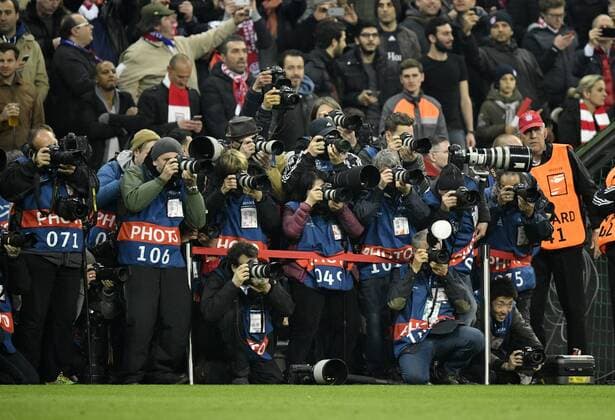 Pressefotografen Sportfotografen Fotografenpulk FC Bayern München FCB vs Atletico Madrid UEFA Champions-League CL Halbfinale Rückspiel Saison 2015 2016 München Allianz Arena 03.05.2016 FC Bayern München FCB vs Atletico Madrid
