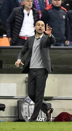Trainer Coach Josep Pep Guardiola FC Bayern München am Spielfeldrand Gestik, Geste FC Bayern München FCB vs Atletico Madrid UEFA Champions-League CL Halbfinale Rückspiel Saison 2015 2016 München Allianz Arena 03.05.2016 FC Bayern München FCB vs Atletico Madrid
