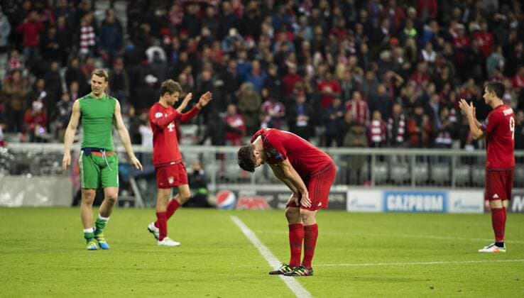 München, 03.05.2016, Allianz Arena Xabi Alonso (FCB) enttäuscht FC Bayern München vs. Atletico Madrid mm
