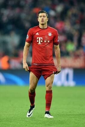 Championsleague Halbfinale: FC Bayern München - Atletico Madrid 03.05.2016. Robert Lewandowski (FCB) enttäuscht nach dem Schlußpfiff. HM