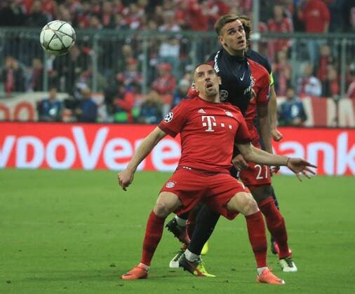 03.05.2016, CL Halbfinale, FC Bayern München vs Atletico Madrid, Allianz Arena, im Bild: Franck Ribery (FCB),und David Alaba (FCB) vs Antoine Griezmann (Atletico Madrid)