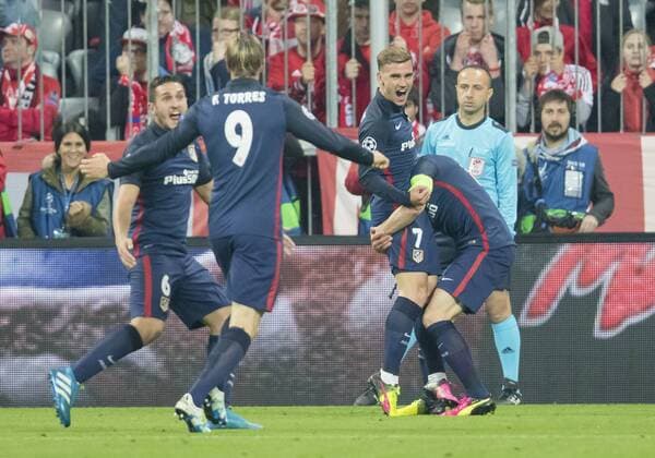 Antoine GRIEZMANN, Atletico 7 Torschuss, schiesst das Tor zum 1-1 Torjubel, Jubel nach dem Tor FC BAYERN MUENCHEN - ATLETICO MADRID 2-1 Semifinal, Football UEFA Champions League, Muenchen, 03.05.2016 CL Saison 2015 2016