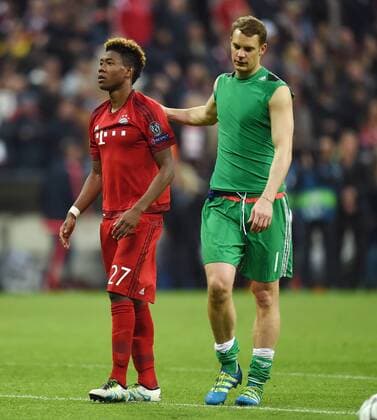 FUSSBALL CHAMPIONS LEAGUE SAISON 2015 2016 HALBFINAL RUECKSPIEL FC Bayern Muenchen - Atletico Madrid 03.05.2016 Enttaeuschung FC Bayern; David Alaba (li) und Torwart Manuel Neuer 