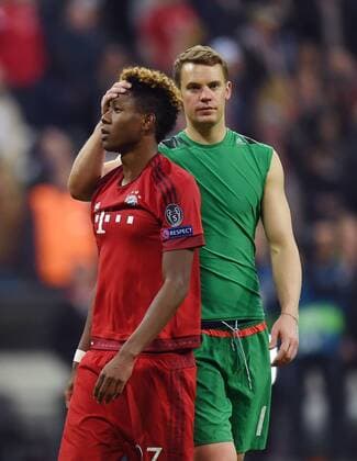 FUSSBALL CHAMPIONS LEAGUE SAISON 2015 2016 HALBFINAL RUECKSPIEL FC Bayern Muenchen - Atletico Madrid 03.05.2016 Enttaeuschung FC Bayern; David Alaba (li) und Torwart Manuel Neuer 