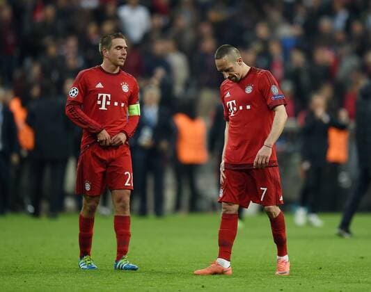 FUSSBALL CHAMPIONS LEAGUE SAISON 2015 2016 HALBFINAL RUECKSPIEL FC Bayern Muenchen - Atletico Madrid 03.05.2016 Enttaeuschung FC Bayern; Franck Ribery (re) und Philipp Lahm 