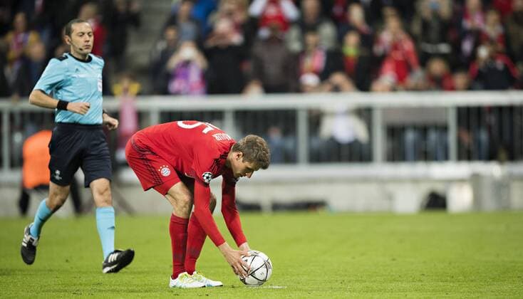 München, 03.05.2016, Allianz Arena Elfmeter: Thomas Müller (FCB) FC Bayern München vs. Atletico Madrid mm