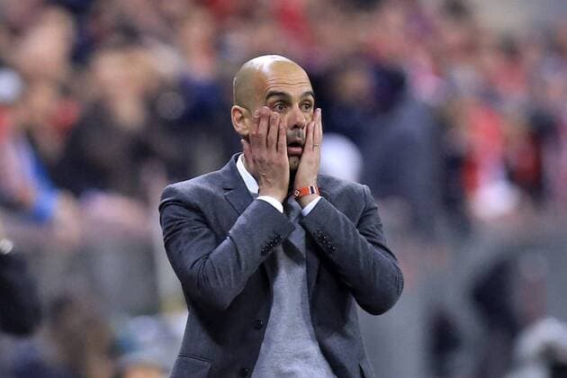 03.05.2016, Fussball UEFA Champions League 2015 2016, Halbfinale, Rückspiel, FC Bayern München - Atletico Madrid, in der Allianz-Arena München, Trainer Pep Guardiola (FC Bayern München) fassungslos. 
