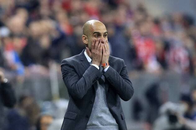 03.05.2016, Fussball UEFA Champions League 2015 2016, Halbfinale, Rückspiel, FC Bayern München - Atletico Madrid, in der Allianz-Arena München, Trainer Pep Guardiola (FC Bayern München) fassungslos. 
