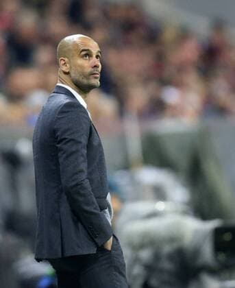 03.05.2016, Fussball UEFA Champions League 2015 2016, Halbfinale, Rückspiel, FC Bayern München - Atletico Madrid, in der Allianz-Arena München, Trainer Pep Guardiola (FC Bayern München) nachdenklich. 