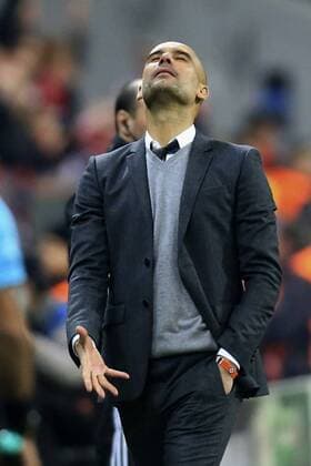 03.05.2016, Fussball UEFA Champions League 2015 2016, Halbfinale, Rückspiel, FC Bayern München - Atletico Madrid, in der Allianz-Arena München, Trainer Pep Guardiola (FC Bayern München) fassungslos. 