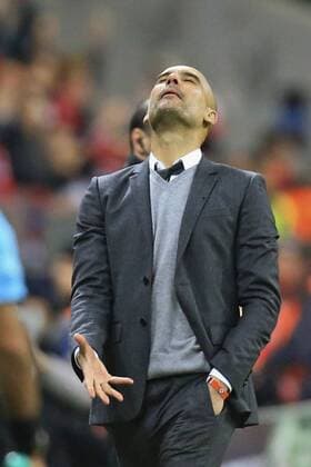 03.05.2016, Fussball UEFA Champions League 2015 2016, Halbfinale, Rückspiel, FC Bayern München - Atletico Madrid, in der Allianz-Arena München, Trainer Pep Guardiola (FC Bayern München) fassungslos. 