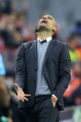 03.05.2016, Fussball UEFA Champions League 2015 2016, Halbfinale, Rückspiel, FC Bayern München - Atletico Madrid, in der Allianz-Arena München, Trainer Pep Guardiola (FC Bayern München) fassungslos. 