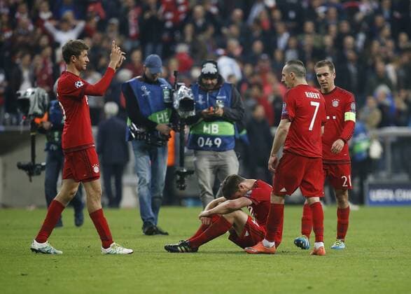Enttäuschung München, V.li. Thomas Müller (Bayern) , Xabi Alonso (Bayern) , Franck Ribery (Bayern) , Philipp Lahm (Bayern) . FC Bayern München-Atletico Madrid . München, GER, 03.05.2016, Halbfinale Rückspiel, Fussball-Champions League 2015-2016 .